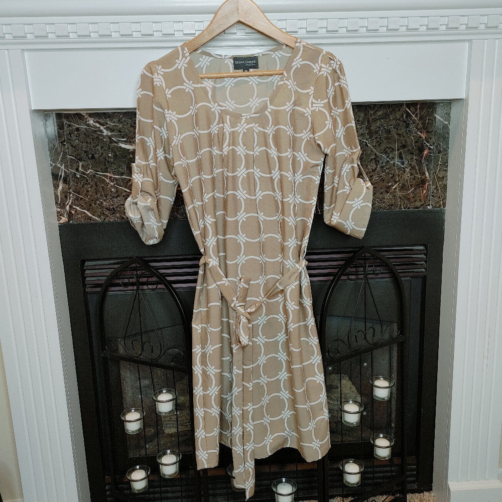 THE ROYAL STANDARD COLLECTION 👑 CARSON DRESS, TAN/WHITE M